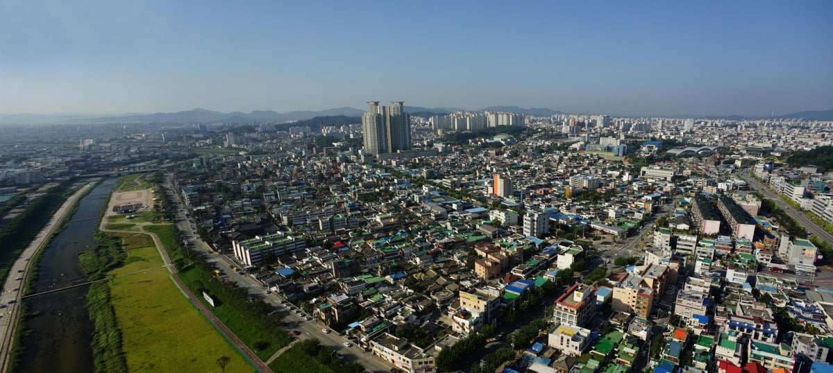 충북 청주시가 2040년 인구 100만 명 달성을 목표로 신성장산업 육성 시책을 추진한다. 청주시 제공